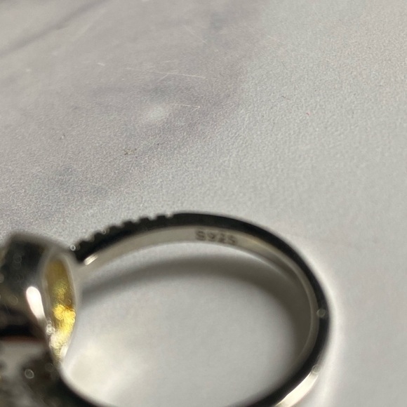 Beautiful canary yellow crystal ring size 7 - Picture 3 of 5